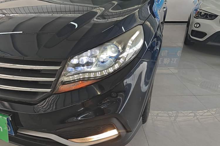 Used Dongfeng Fengon 580 2017 1.5T CVT Smart Connectivity Model Left Front Headlight