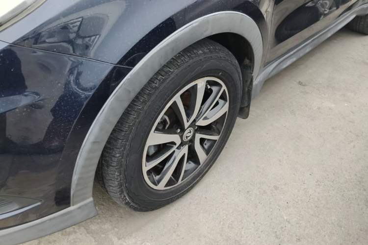 Used Dongfeng Fengon 580 2017 1.5T Manual Luxury Model Left Front Wheel Hub