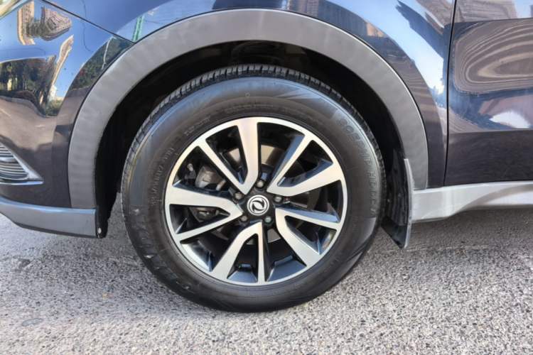Used Dongfeng Fengon 580 2017 1.5T Manual Luxury Model Left Front Wheel Hub