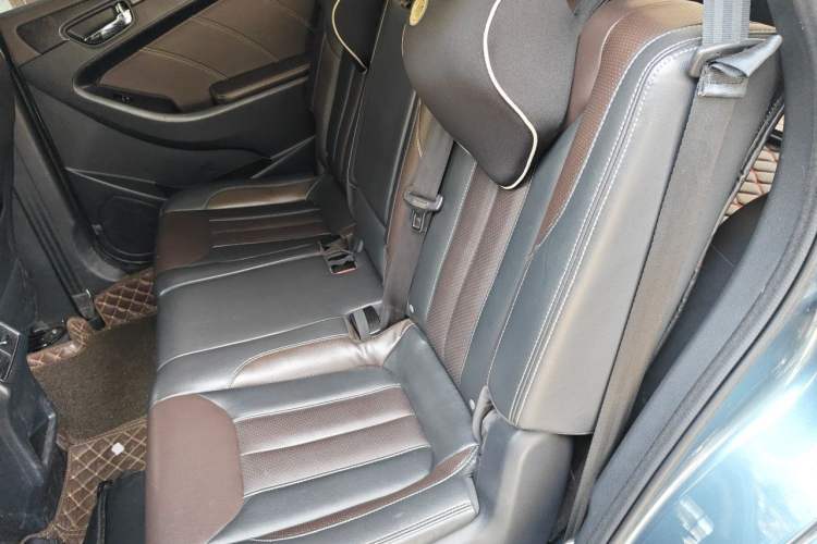 Used Dongfeng Fengon 580 2017 1.5T CVT Smart Connectivity Model Left Rear Seat