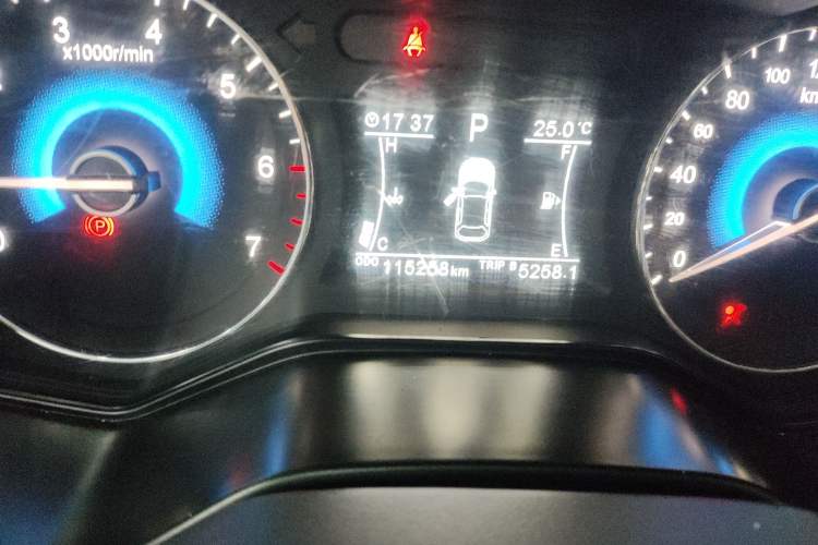 Used Dongfeng Fengon 580 2017 1.5T CVT Luxury Model Odometer Close Up