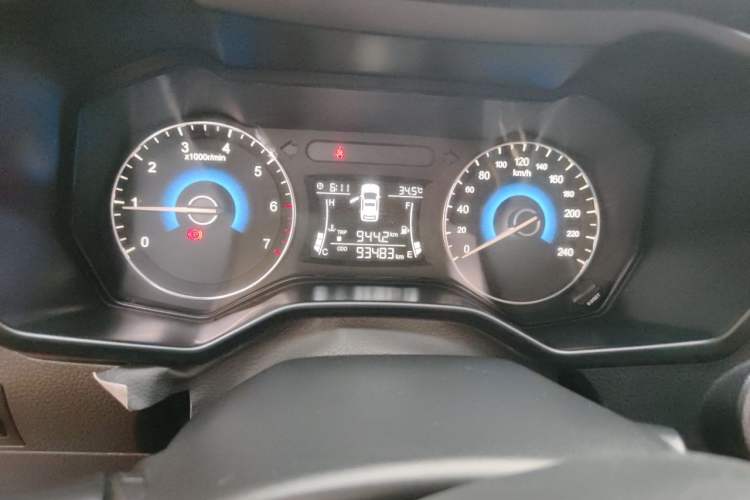 Used Dongfeng Fengon 580 2017 1.8L Manual Comfort Model Odometer Close Up