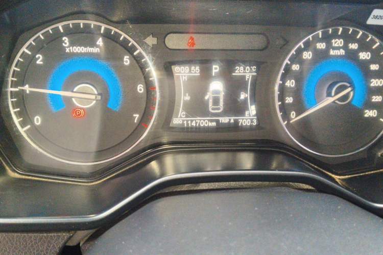 Used Dongfeng Fengon 580 2017 1.5T CVT Luxury Model Odometer Close Up