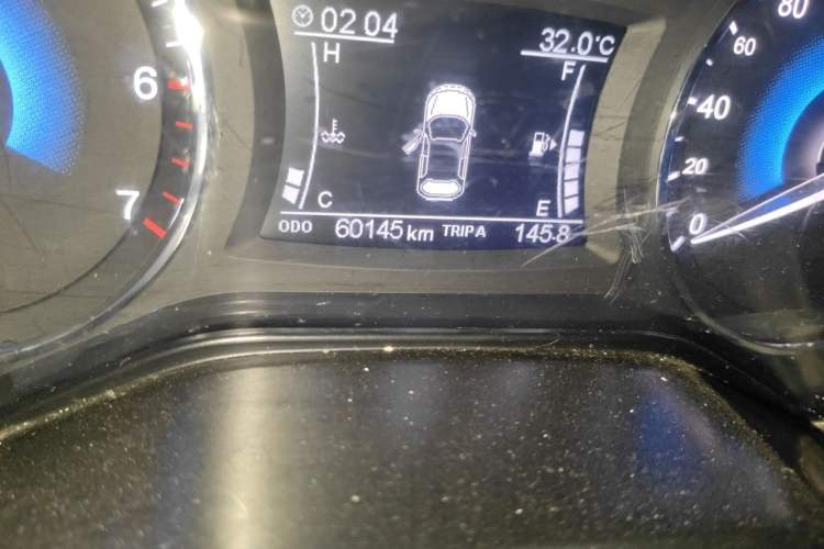 Used Dongfeng Fengon 580 2017 1.5T Manual Luxury Model Odometer Close Up