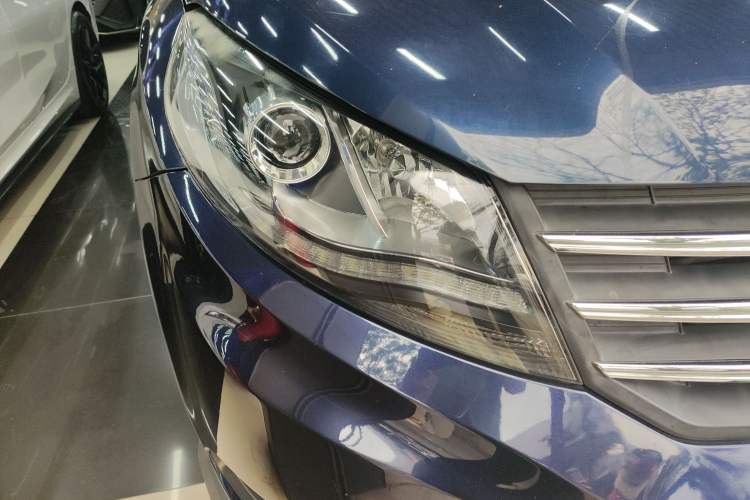Used Dongfeng Fengon 580 2017 1.5T CVT Luxury Model Right Front Headlight