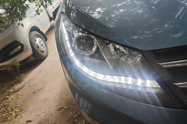 Used Dongfeng Fengon 580 2017 1.5T CVT Comfort Model Right Front Headlight