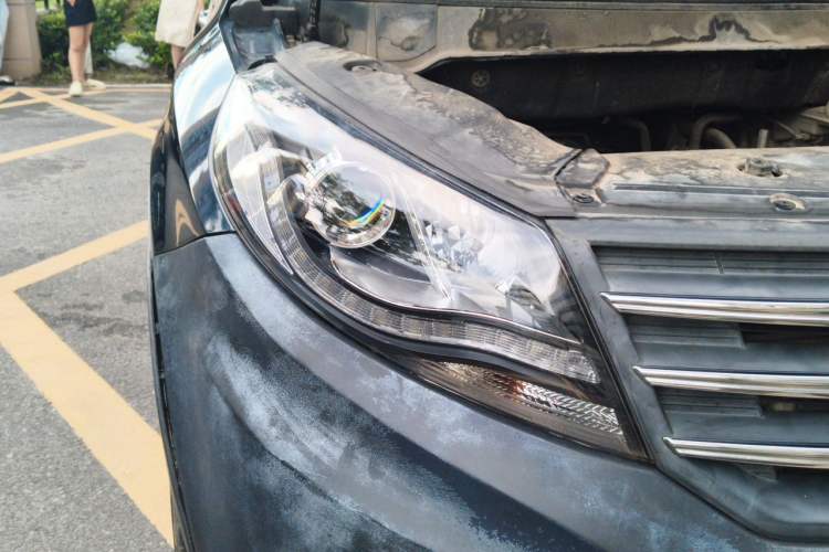 Used Dongfeng Fengon 580 2017 1.5T CVT Luxury Model Right Front Headlight