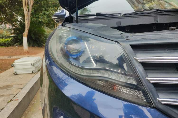 Used Dongfeng Fengon 580 2017 1.5T CVT Smart Style Model Right Front Headlight