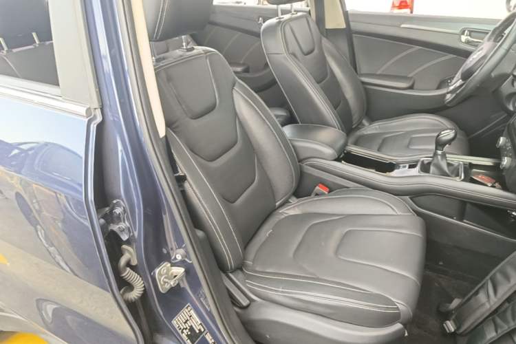 Used Dongfeng Fengon 580 2017 1.5T Manual Luxury Model Right Front Seat