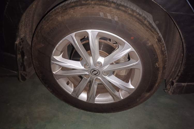 Used Dongfeng Fengon 580 2017 1.8L Manual Comfort Model Right Front Wheel Hub