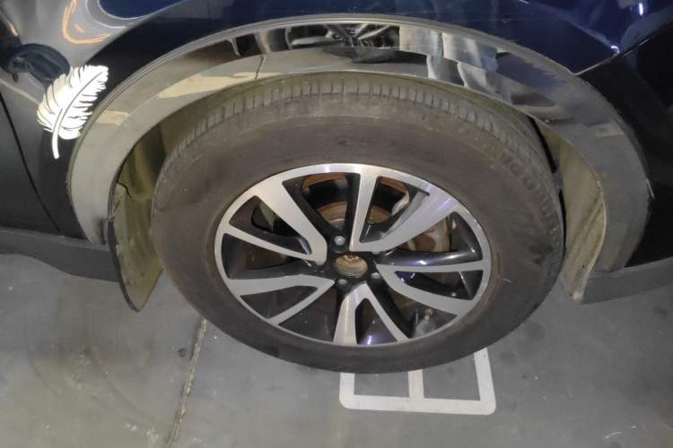 Used Dongfeng Fengon 580 2017 1.5T Manual Luxury Model Right Front Wheel Hub