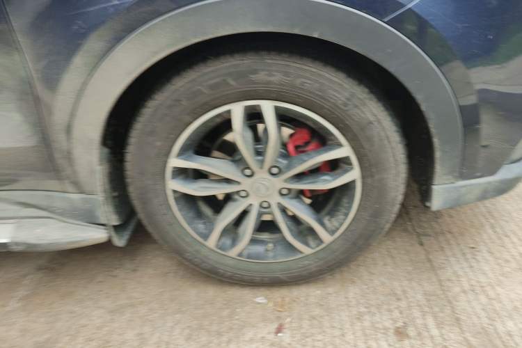 Used Dongfeng Fengon 580 2017 1.5T CVT Smart Style Model Right Front Wheel Hub
