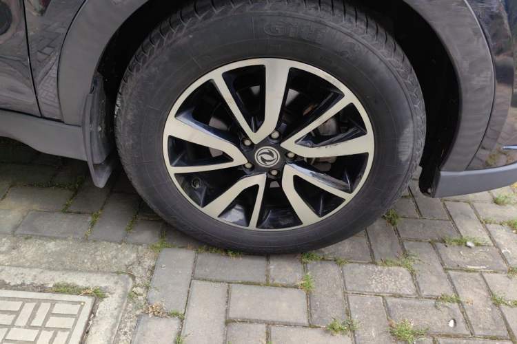 Used Dongfeng Fengon 580 2017 1.5T Manual Luxury Model Right Front Wheel Hub