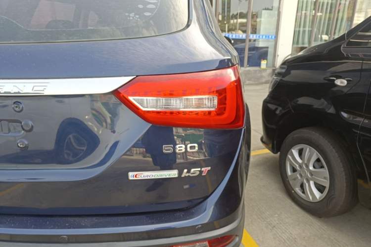 Used Dongfeng Fengon 580 2017 1.5T Manual Luxury Model Right Rear Taillight