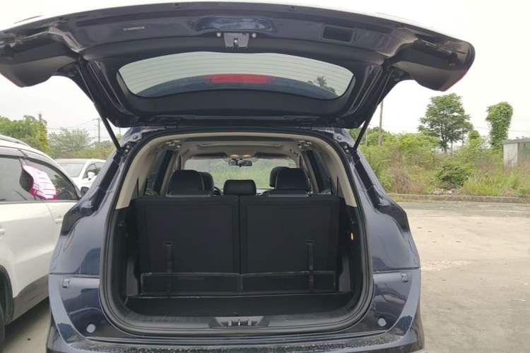 Used Dongfeng Fengon 580 2017 1.5T Manual Luxury Model Trunk