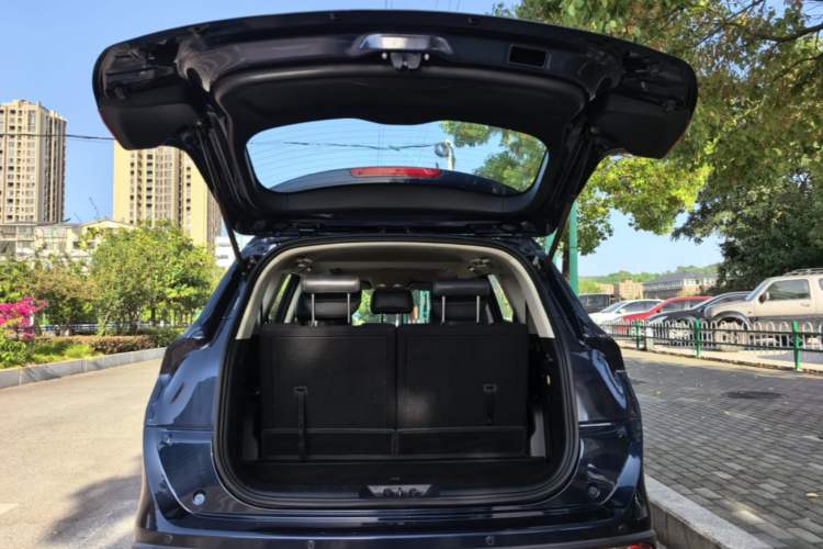 Used Dongfeng Fengon 580 2017 1.5T Manual Luxury Model Trunk