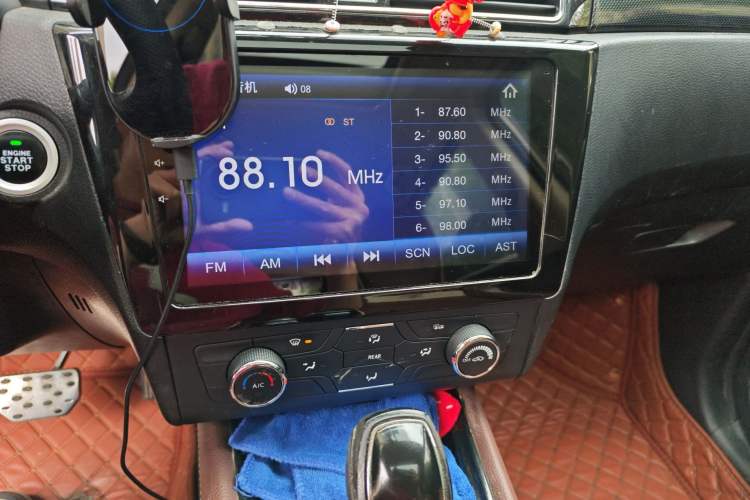 Used Dongfeng Fengon 580 2017 1.5T CVT Luxury Model Audio And AC Panel