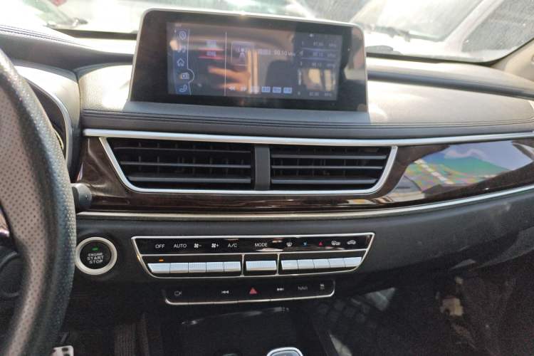 Used Dongfeng Fengon 580 2017 1.5T CVT Smart Style Model Audio And AC Panel