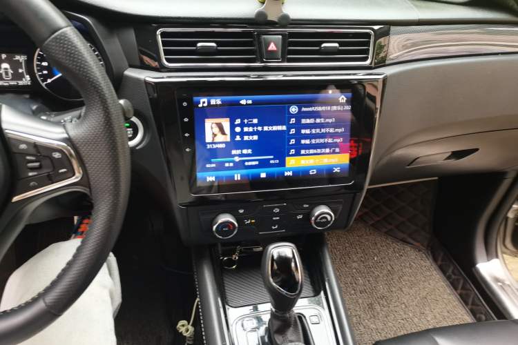 Used Dongfeng Fengon 580 2017 Revised Version 1.5T CVT Luxury Edition Audio And AC Panel