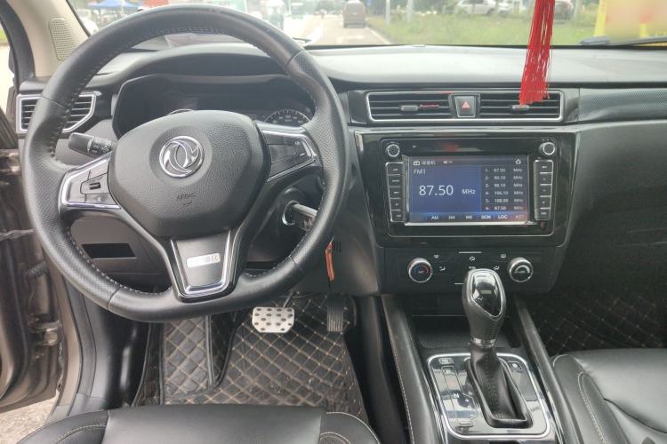 Used Dongfeng Fengon 580 2017 1.5T CVT Comfort Model Center Console