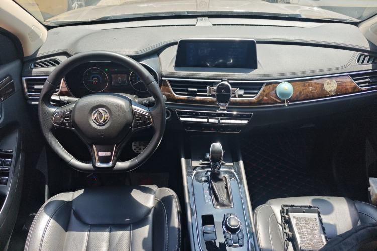 Used Dongfeng Fengon 580 2017 1.5T CVT Smart Style Model Center Console