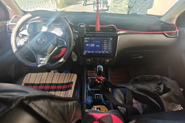 Used Dongfeng Fengon 580 2017 1.5T Manual Luxury Model Center Console