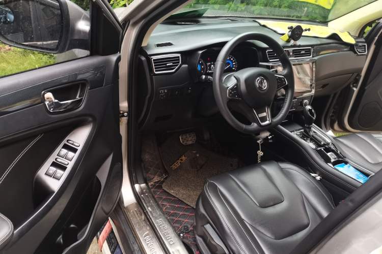 Used Dongfeng Fengon 580 2017 Revised Version 1.5T CVT Luxury Edition Driver Seat