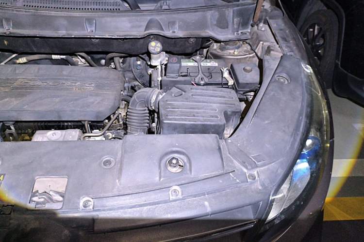 Used Dongfeng Fengon 580 2017 1.5T CVT Smart Style Model Engine Bay Left