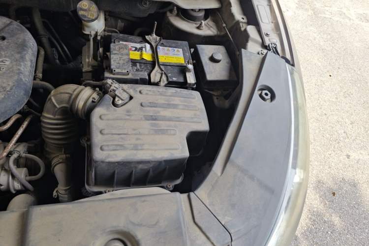 Used Dongfeng Fengon 580 2017 1.5T Manual Luxury Model Engine Bay Left