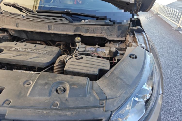 Used Dongfeng Fengon 580 2017 1.5T Manual Luxury Model Engine Bay Left