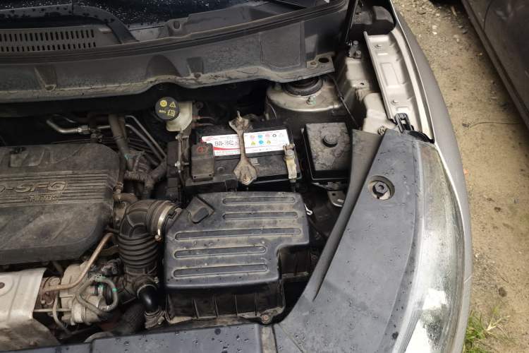 Used Dongfeng Fengon 580 2017 Revised Version 1.5T CVT Luxury Edition Engine Bay Left