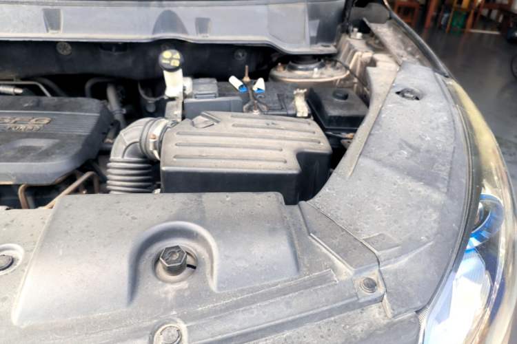 Used Dongfeng Fengon 580 2017 1.5T CVT Comfort Model Engine Bay Left