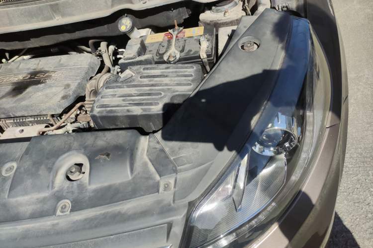 Used Dongfeng Fengon 580 2017 Revised Version 1.5T CVT Luxury Edition Engine Bay Left