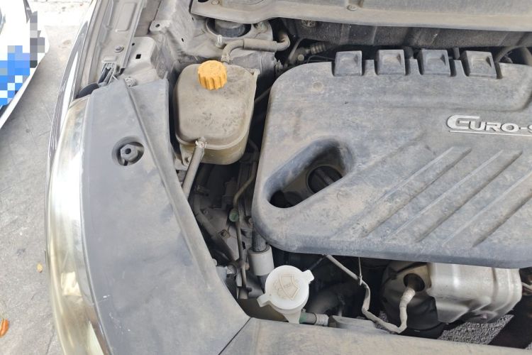 Used Dongfeng Fengon 580 2017 1.5T Manual Luxury Model Engine Bay Right