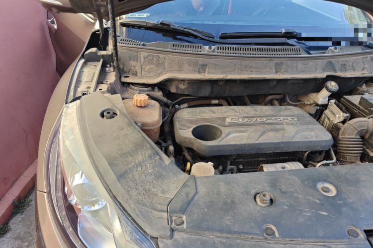 Used Dongfeng Fengon 580 2017 1.5T Manual Luxury Model Engine Bay Right
