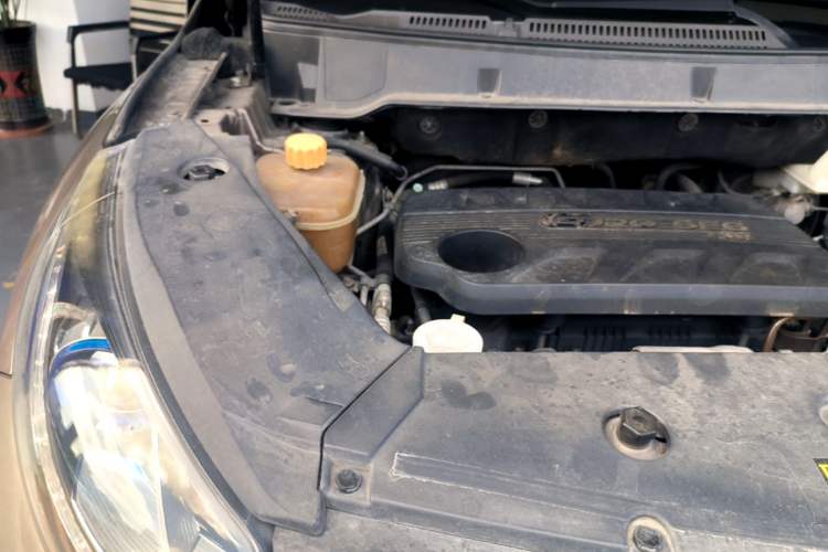 Used Dongfeng Fengon 580 2017 1.5T CVT Comfort Model Engine Bay Right