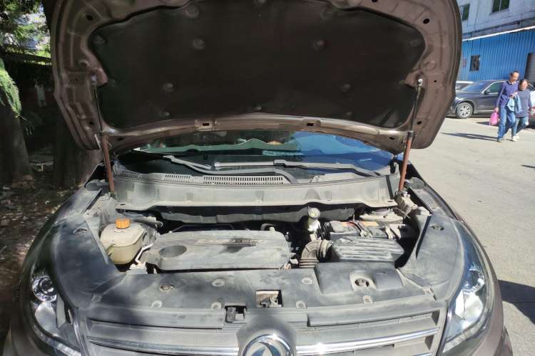 Used Dongfeng Fengon 580 2017 Revised Version 1.5T CVT Luxury Edition Engine Bay