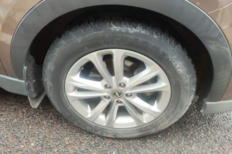 Used Dongfeng Fengon 580 2017 1.5T CVT Comfort Model Exterior 4