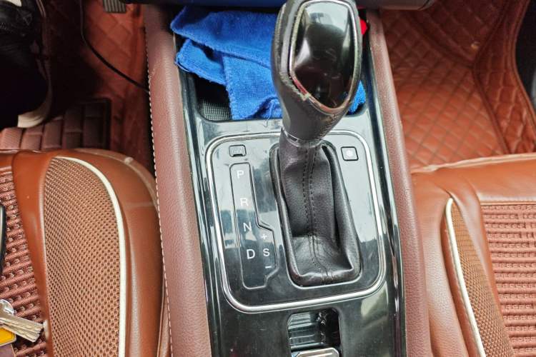 Used Dongfeng Fengon 580 2017 1.5T CVT Luxury Model Gear Lever