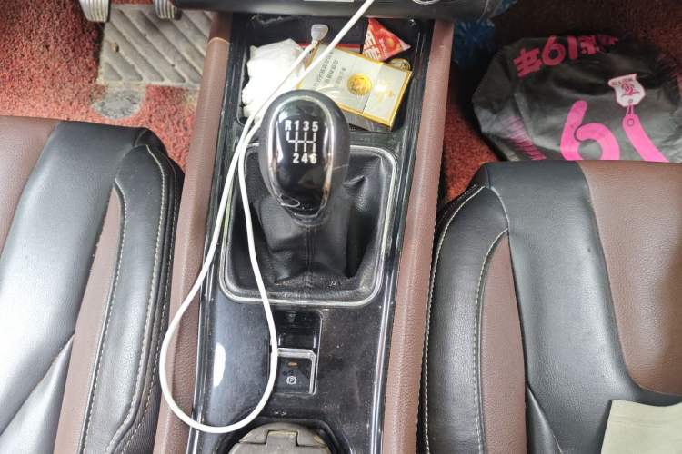 Used Dongfeng Fengon 580 2017 1.5T Manual Luxury Model Gear Lever