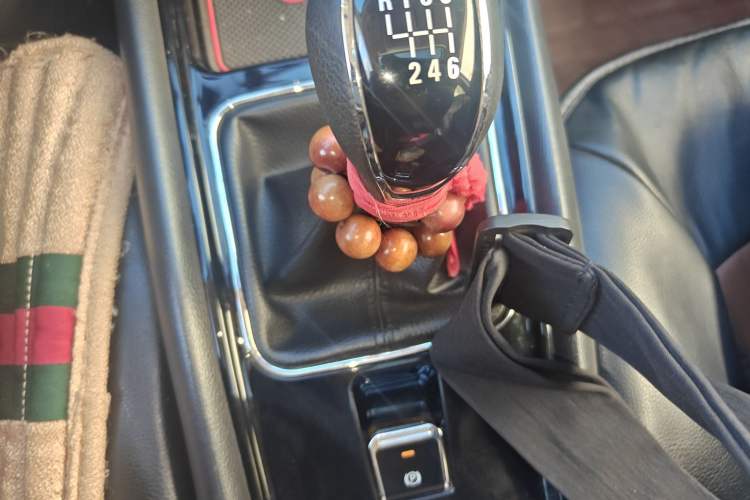 Used Dongfeng Fengon 580 2017 1.5T Manual Luxury Model Gear Lever