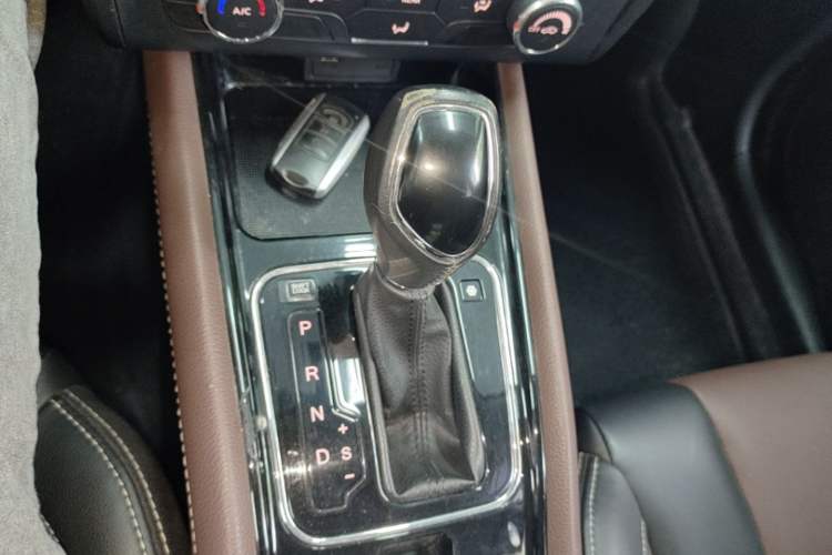 Used Dongfeng Fengon 580 2017 1.5T CVT Luxury Model Gear Lever