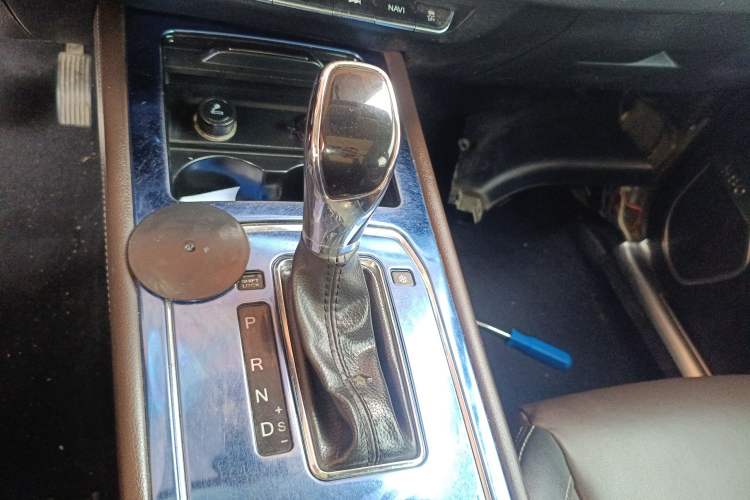 Used Dongfeng Fengon 580 2017 1.5T CVT Smart Connectivity Model Gear Lever