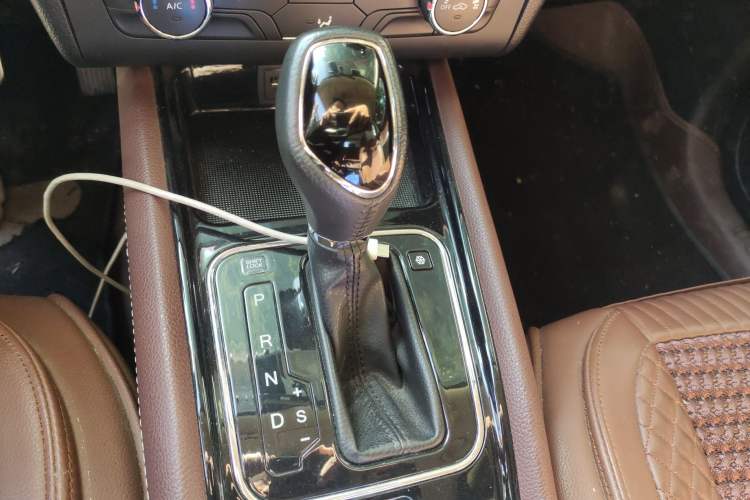 Used Dongfeng Fengon 580 2017 Revised Version 1.5T CVT Luxury Edition Gear Lever