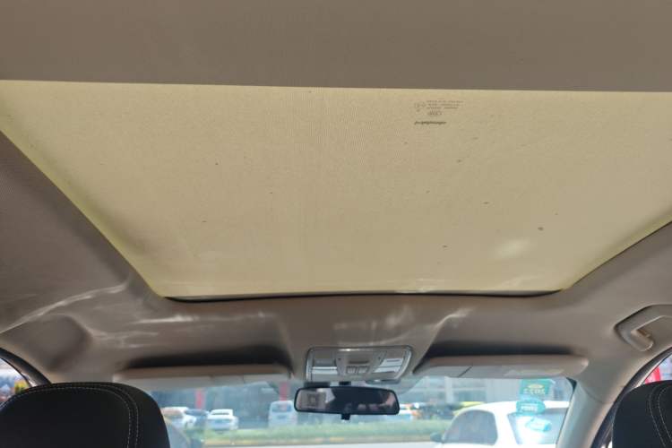 Used Dongfeng Fengon 580 2017 1.5T CVT Smart Style Model Headliner