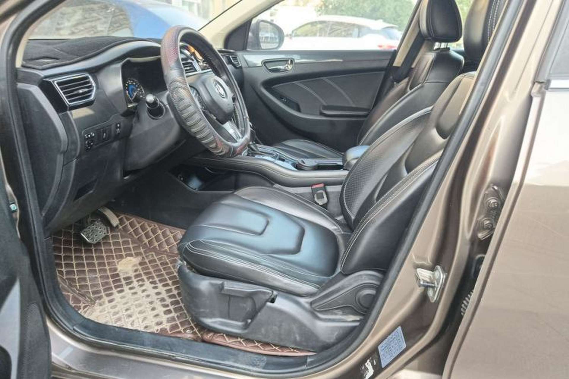 Used Dongfeng Fengon 580 2017 1.5T CVT Luxury Model Left Front Seat