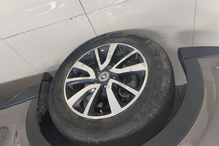 Used Dongfeng Fengon 580 2017 1.5T CVT Luxury Model Left Front Wheel Hub