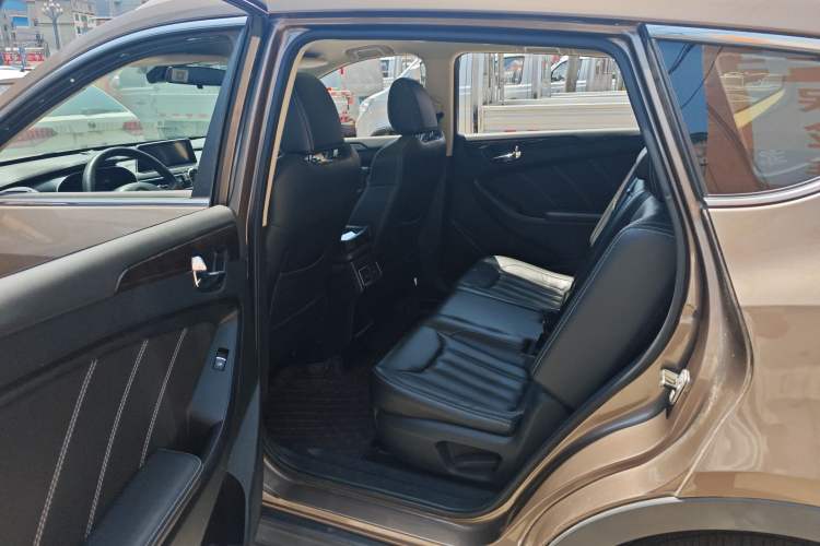 Used Dongfeng Fengon 580 2017 1.5T CVT Smart Style Model Left Rear Seat