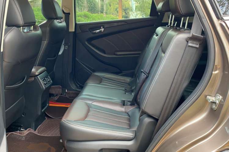 Used Dongfeng Fengon 580 2017 1.5T CVT Smart Connectivity Model Left Rear Seat