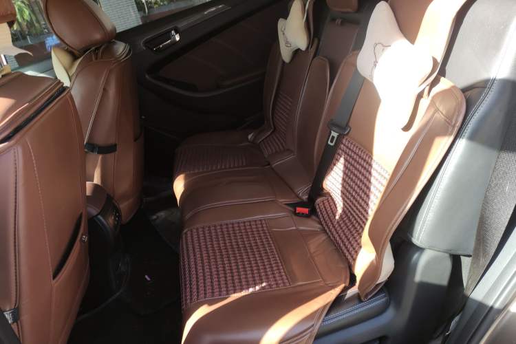 Used Dongfeng Fengon 580 2017 Revised Version 1.5T CVT Luxury Edition Left Rear Seat